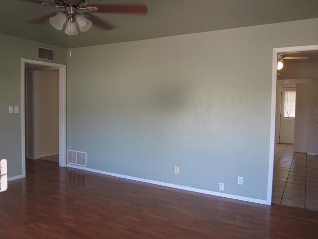 Building Photo - 505 E Lamon St