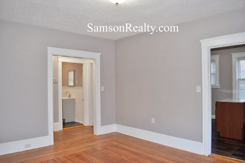 Building Photo - 136 Hillside Ave