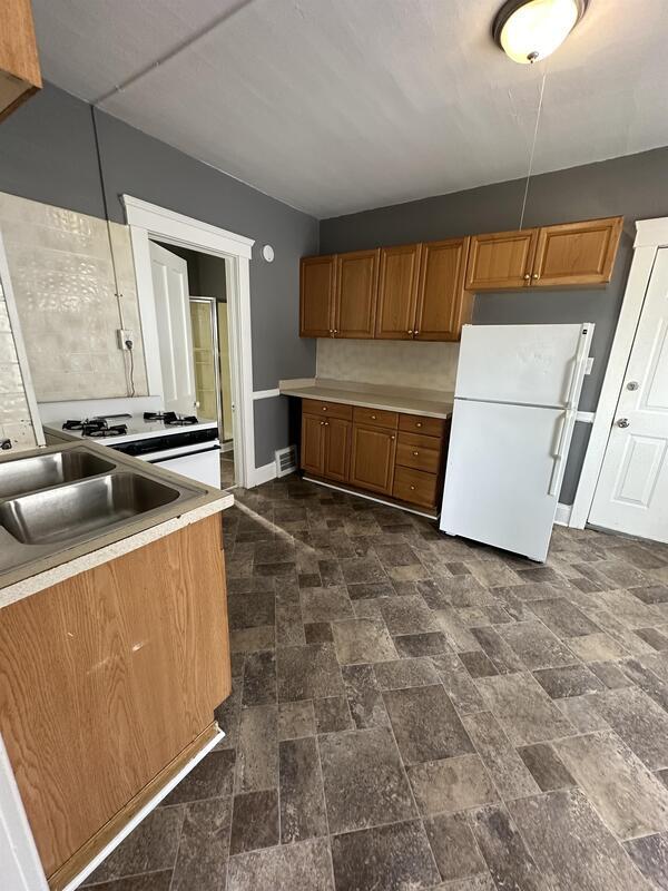 Building Photo - 2059 W 105th St