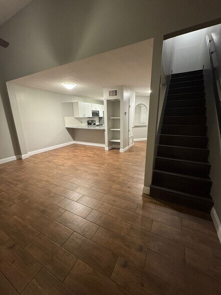 Building Photo - 5082 Ernst Ct