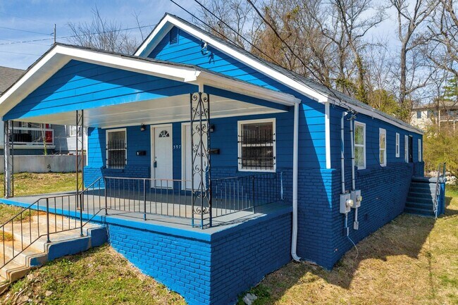 Building Photo - Charming 2BR Duplex in Atlanta