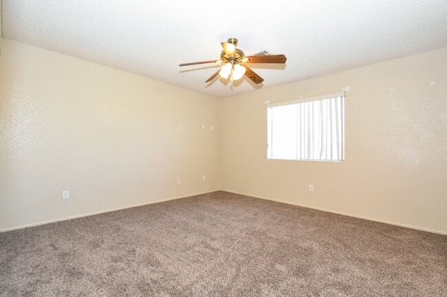 Building Photo - 2866 S 30th Dr