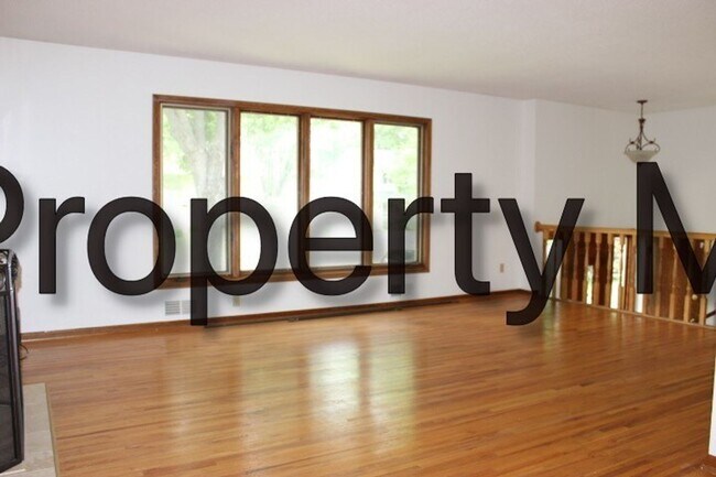 Building Photo - Edina Single Family Home, Hardwood Floors,...
