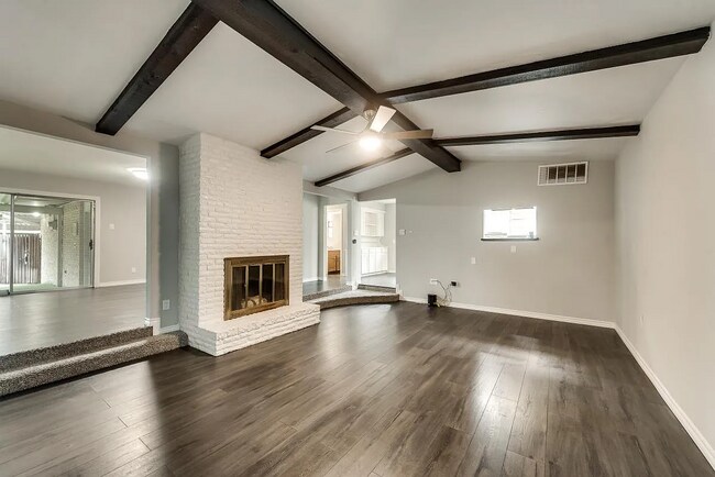 Building Photo - 5806 Everglade Rd