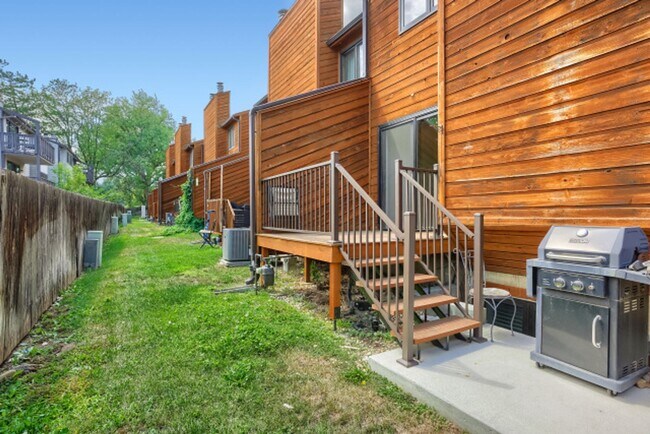 Building Photo - Beautifully Remodeled 3-Bed, 2-Bath Townhouse in Central Boulder