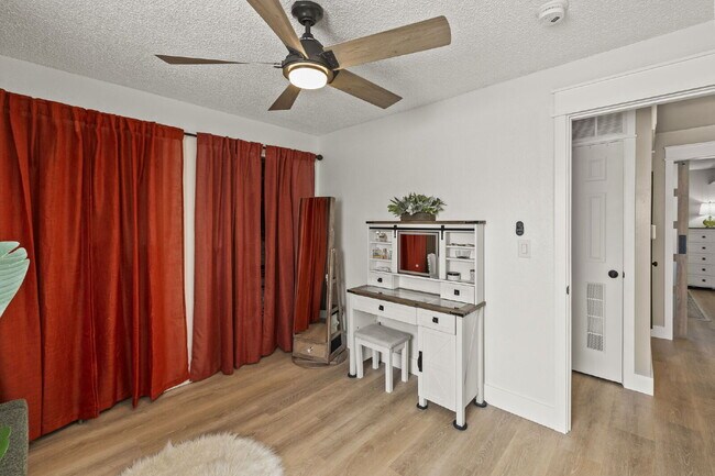 Building Photo - Modern Comfort Meets Charm – Beautifully U...