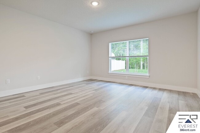 Building Photo - FULLY FENCED, LIKE NEW 3/2/2 IN PINE LAKES