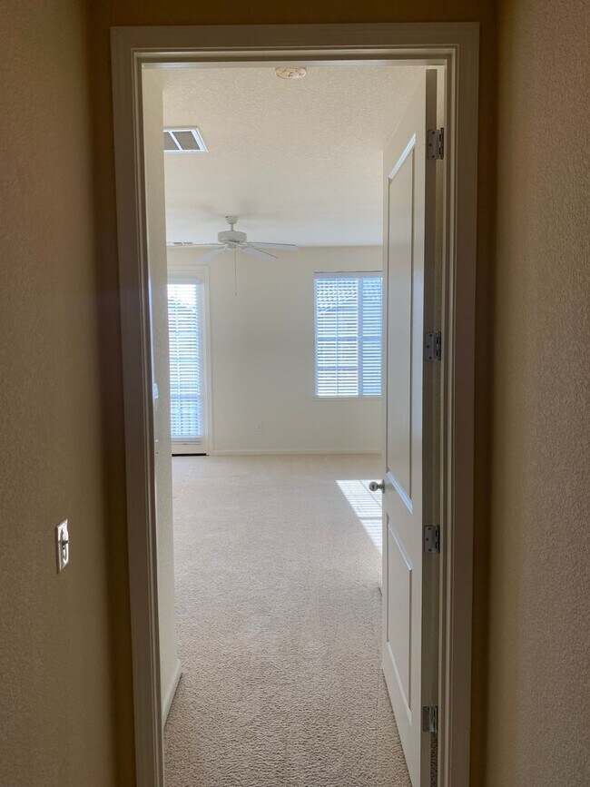 Building Photo - 1331 Violet Way