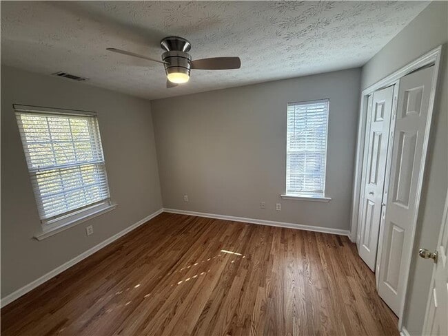 Building Photo - 27 Montgomery St SE