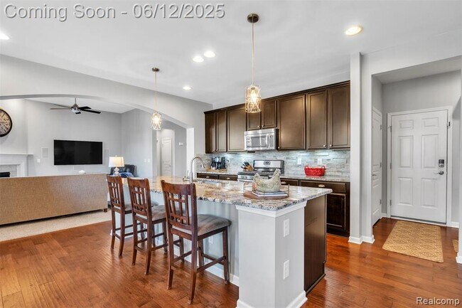 Building Photo - 15745 Diamante Dr