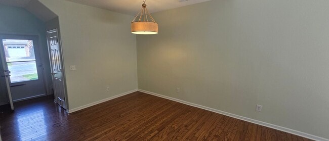 Building Photo - 5982 Fox Ridge Ln