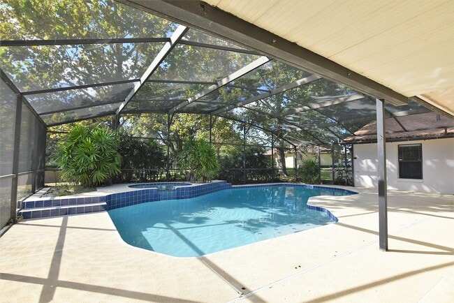 Building Photo - WINDERMERE 4br 2.5ba POOL HOME. Rent includes pool service!