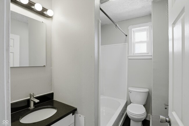 Building Photo - 510 N Beville Ave