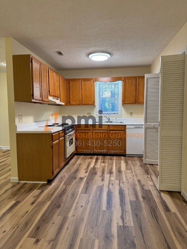 Building Photo - 134 Primrose Dr