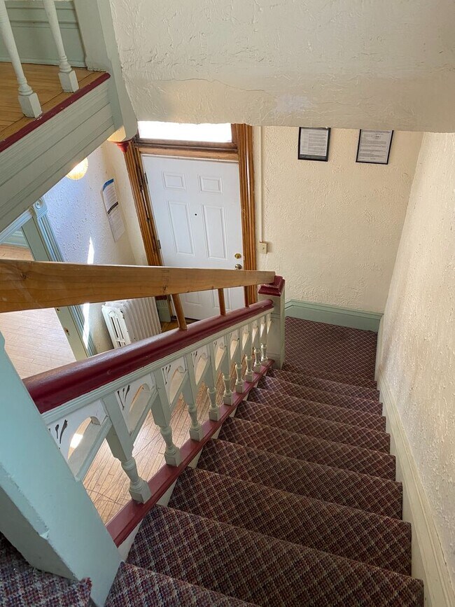 Building Photo - In the Heart of Dinkytown - Amazing 6 bedroom Victorian Rental Home,  Fall 2026!