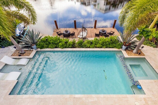 Building Photo - 2809 NE 14th Ave