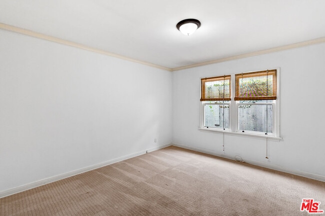 Building Photo - 650 S Gretna Green Way