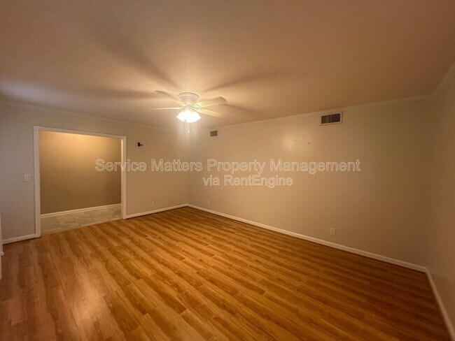 Building Photo - 1401 E 34th St