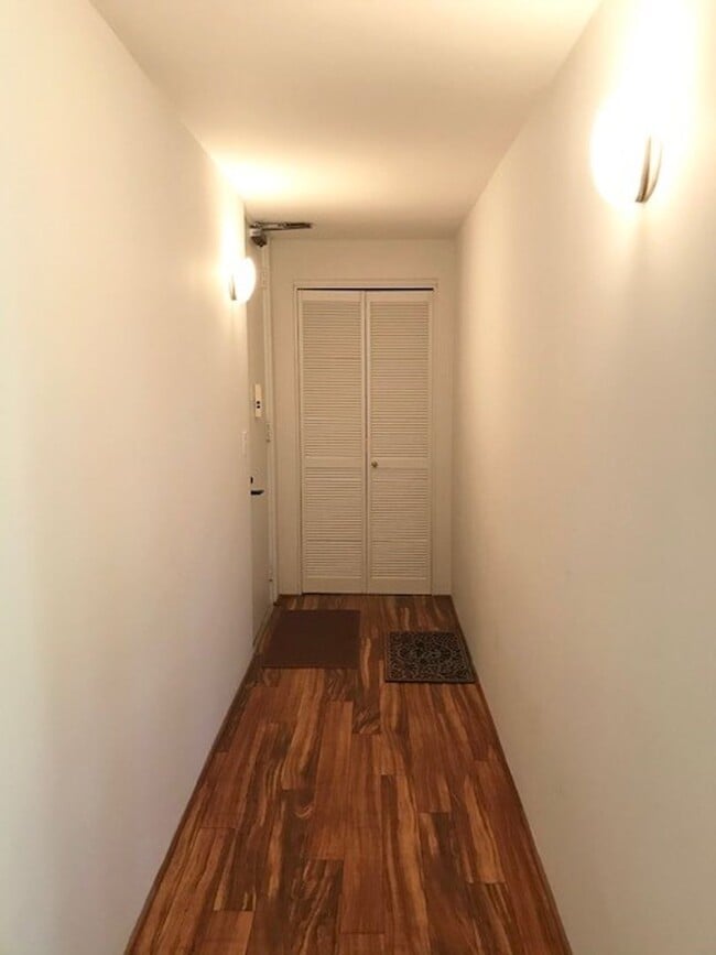 Building Photo - $3,400, Plaza HI Kai Condo, Furnished 2-Be...