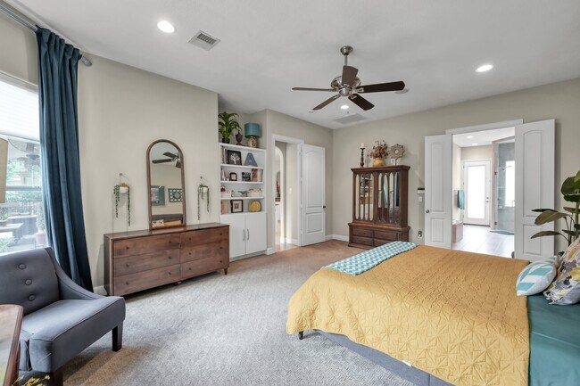 Building Photo - 204 W Pines Dr