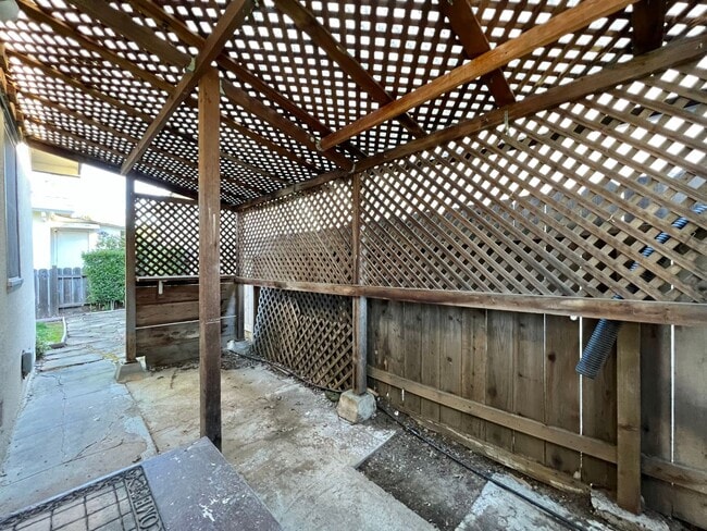 Building Photo - 2 Bedrooms, 1 Bathroom Charmer Near Downtown Napa