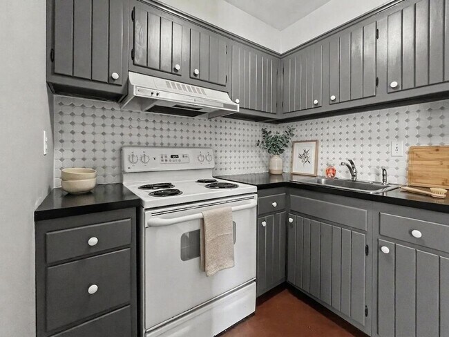 Interior Photo - 406-408  W Lafayette Street