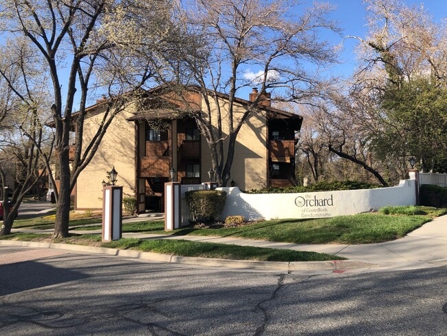 Building Photo - Cute Condo For Rent in Cottonwood Heights!