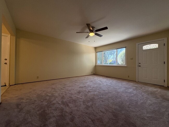 Building Photo - Charming 2-Bedroom Duplex Unit in Redwood City – Prime Location!