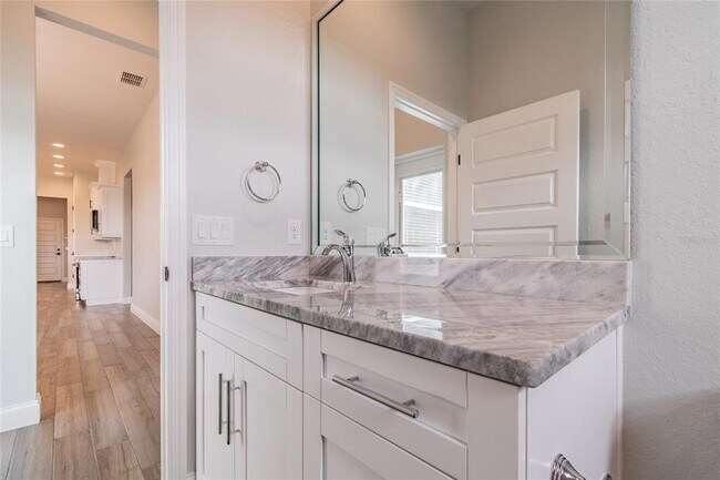 Building Photo - 6753 Bentridge Dr