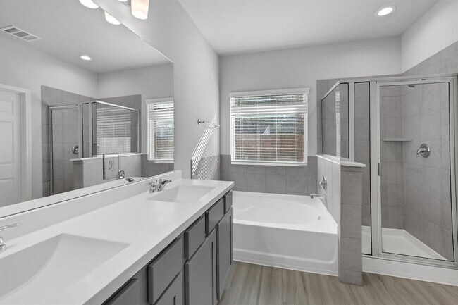 Building Photo - 333 Emerald Thicket Ln