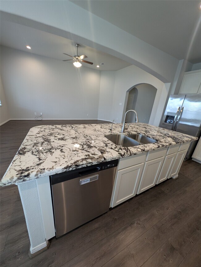 Building Photo - 30454 Butternut Oak Ln