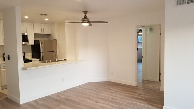 Building Photo - 6525 Woodley Ave