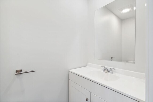 Building Photo - Cardinal Lane - 6