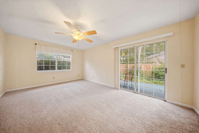 Building Photo - 1402 Sturbridge Pl