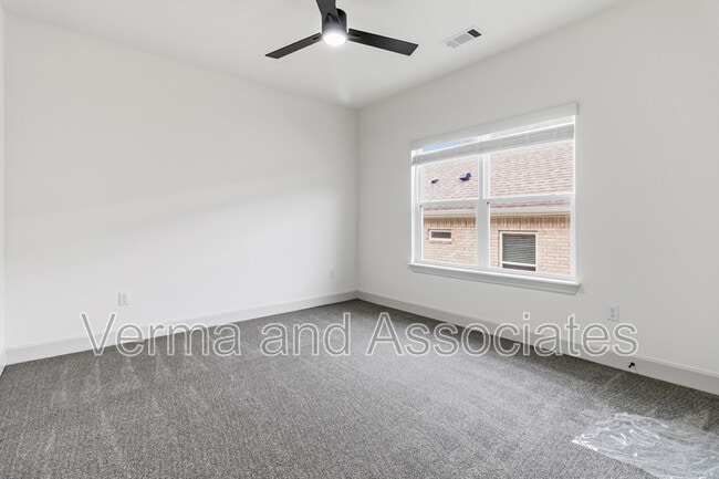 Building Photo - 920 Trestle Ln