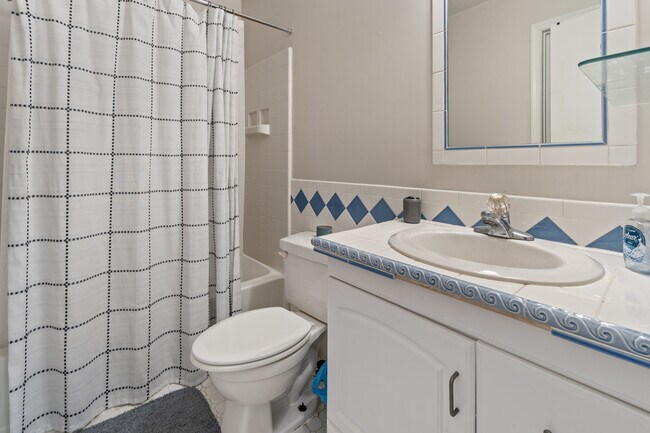 Building Photo - 1611 Ocean Bay Dr