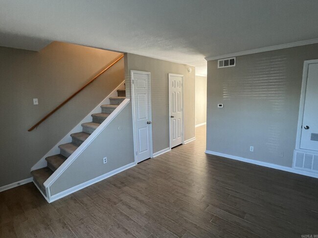 Building Photo - 9019 N Rodney Parham Rd