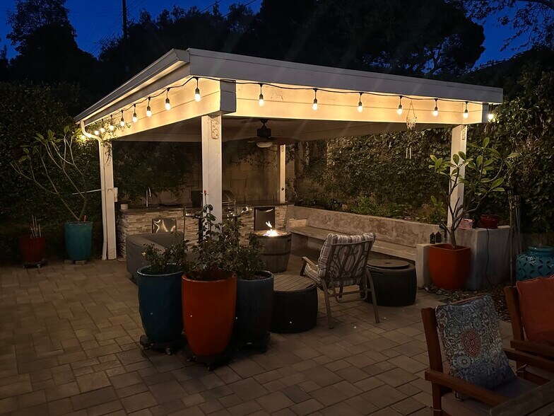 Building Photo - 3624 La Crescenta Ave