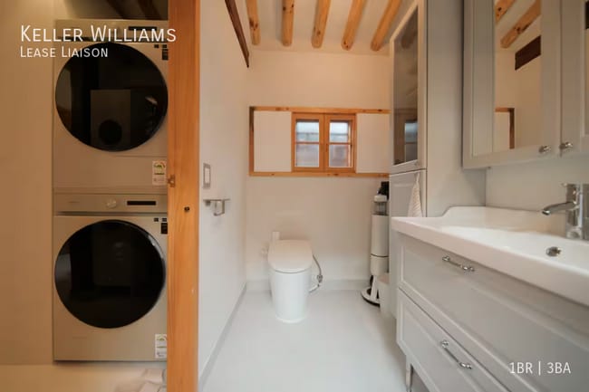 Building Photo - 1730 Blake St