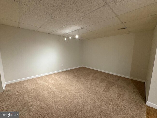 Building Photo - 4005 Blakney Ln SE