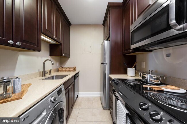 Building Photo - 222 W Rittenhouse Square