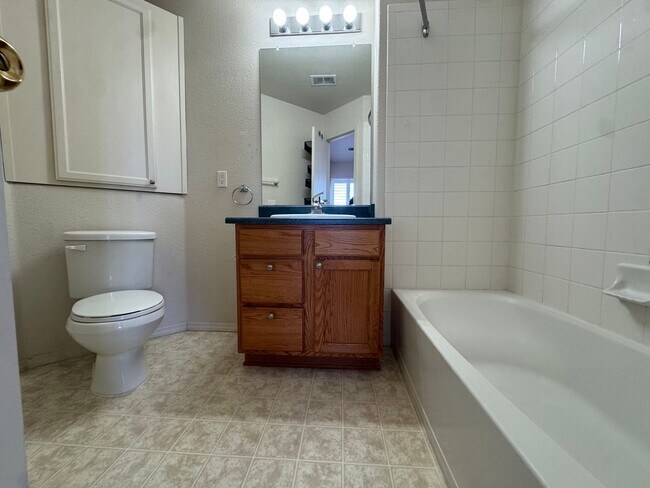 Building Photo - San Antonio Condos Gem!