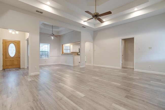 Building Photo - Beautiful 3 Bed, 2 Bath Home in Well Established Holiday West Neighborhood W /Pool and Pool Servi...