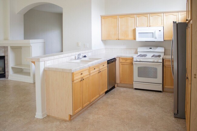 Building Photo - 3 bed 2 bath in Cimarron Wingfield Springs