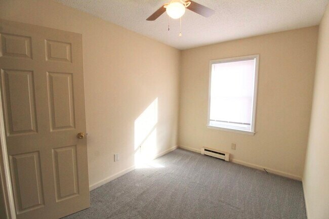 Building Photo - 405 Sherando Ct