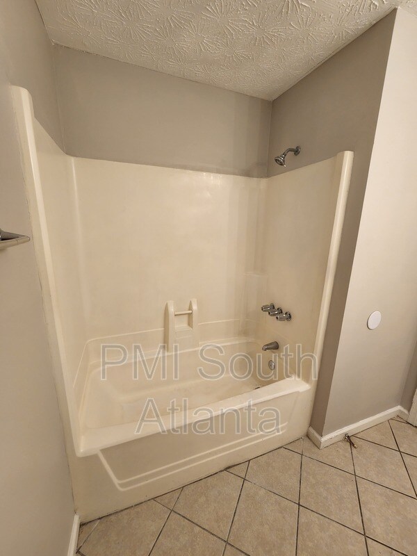 Building Photo - 107 Spring Ct