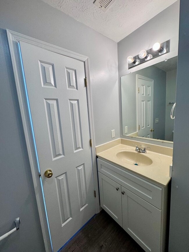 Building Photo - Beacon Hill Townhouse for Rent