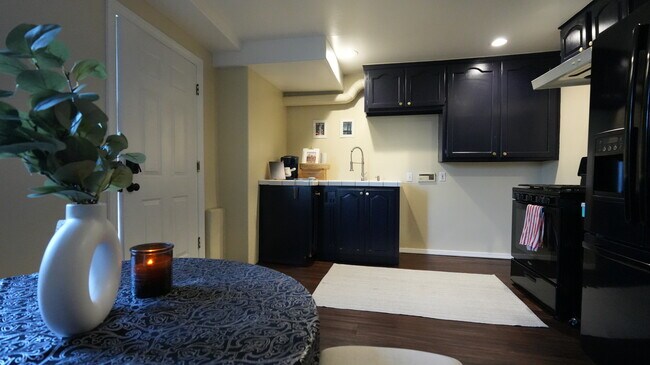 Building Photo - 4160 Barrett Rd