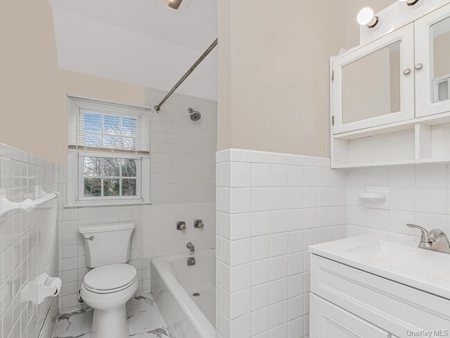 Building Photo - 42 Tower Hill Dr