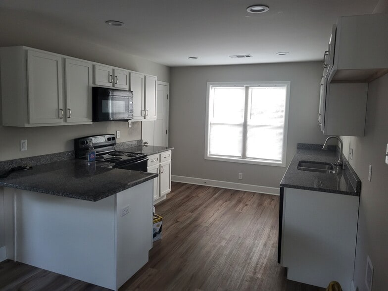 Kitchen - 1503 S Bailey St